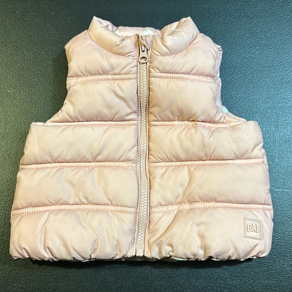 Baby Gap puffer vest in light pink size 12-18 months